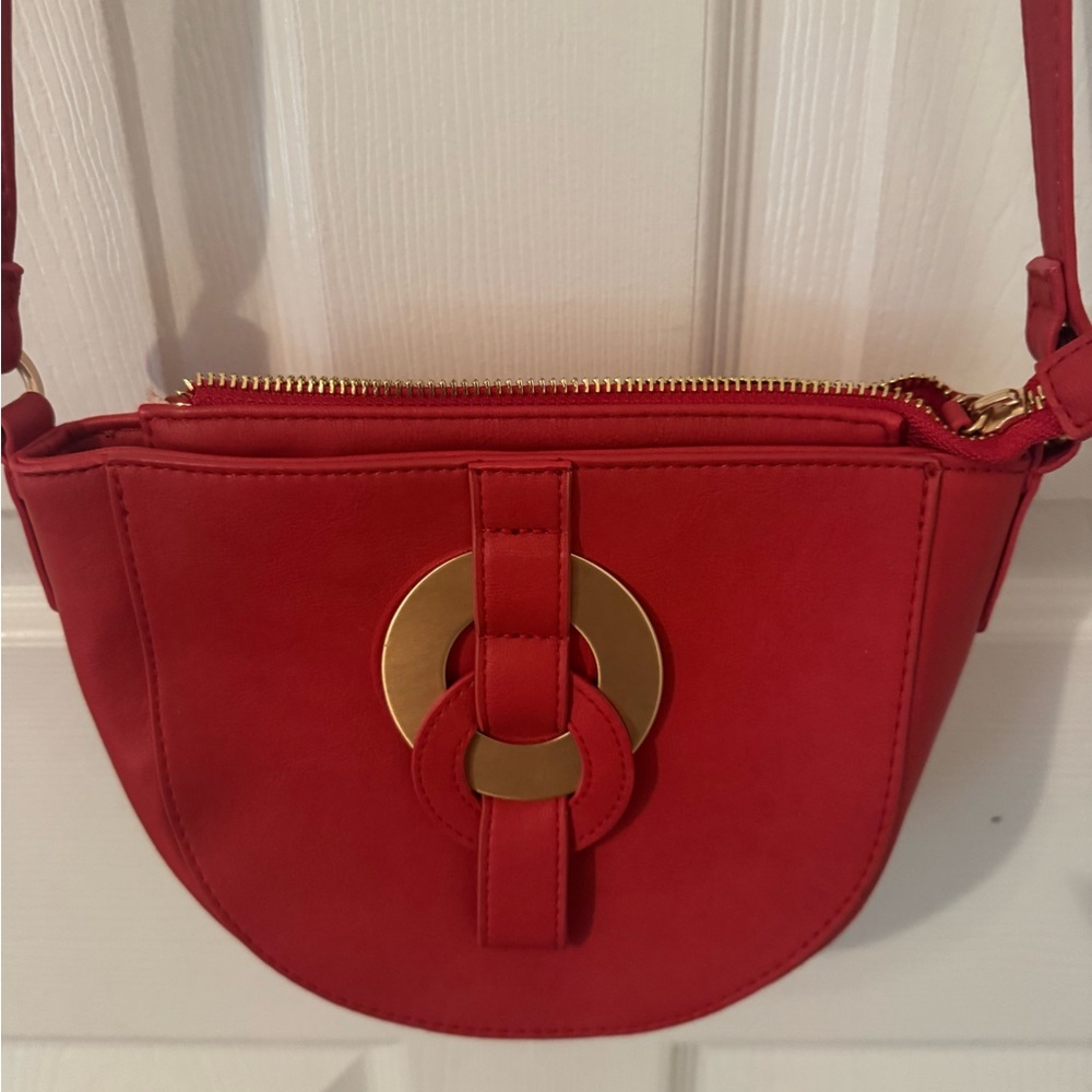 Elegant Red Shoulder Bag with Gold Accent